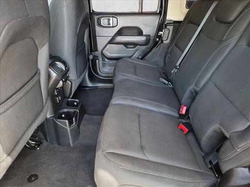 Used 2019 Jeep Wrangler Unlimited Sahara AWD/4WD image 19