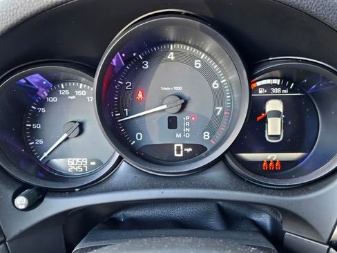 Used 2025 Porsche Macan image 24