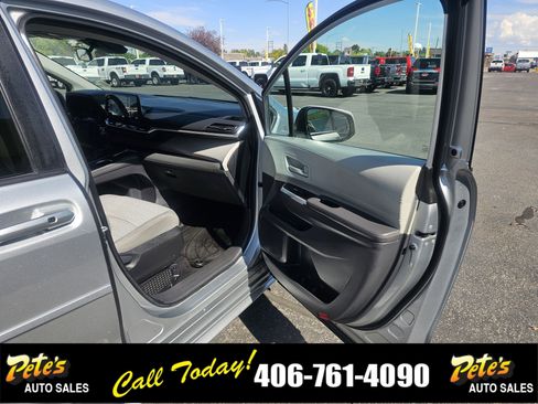 Used 2023 Toyota Sienna LE image 17