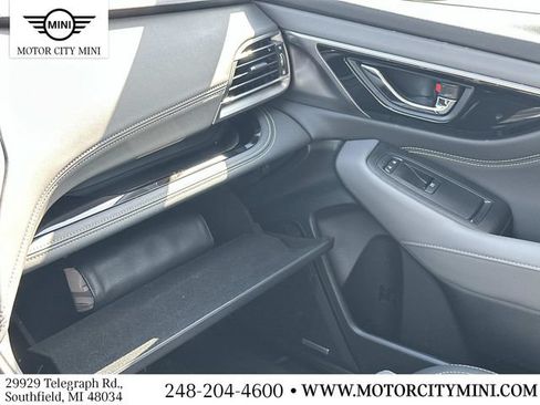 Used 2025 Subaru Outback Onyx Edition AWD/4WD image 34