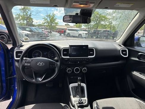 Used 2022 Hyundai Venue Limited FWD image 19