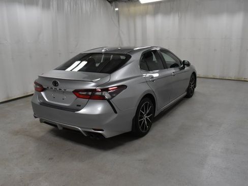 Used 2023 Toyota Camry SE image 5