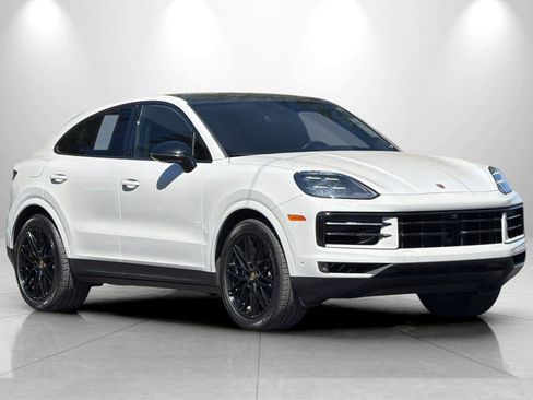 Used 2024 Porsche Cayenne Coupe AWD/4WD image 9