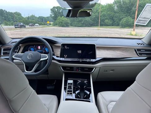 New 2026 Volkswagen Atlas SE FWD image 13