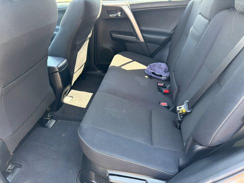 Used 2018 Toyota RAV4 XLE w/ Convenience Package AWD/4WD image 18