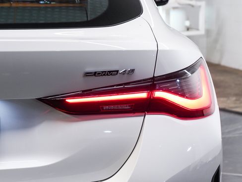 Used 2023 BMW i4 eDrive40 w/ Premium Package RWD image 7