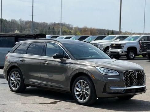 Used 2025 Lincoln Corsair Grand Touring w/ Towing Package AWD/4WD image 39