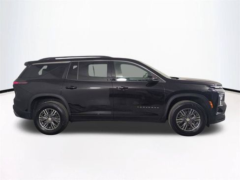Used 2026 Chevrolet Traverse LT FWD image 4