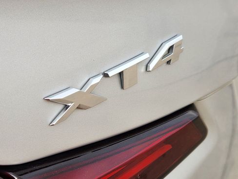Used 2021 Cadillac XT4 Premium Luxury FWD image 27