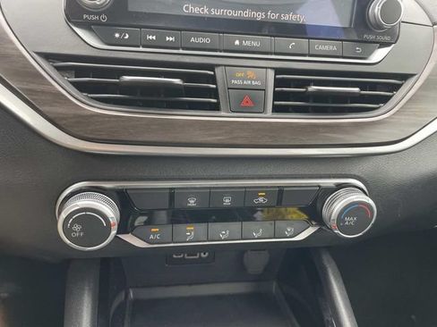Used 2024 Nissan Altima 2.5 SV FWD image 24