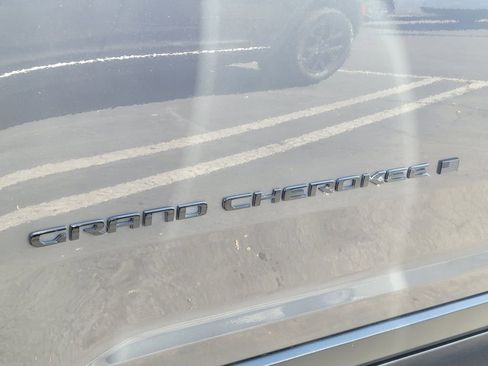 Used 2022 Jeep Grand Cherokee Altitude image 23