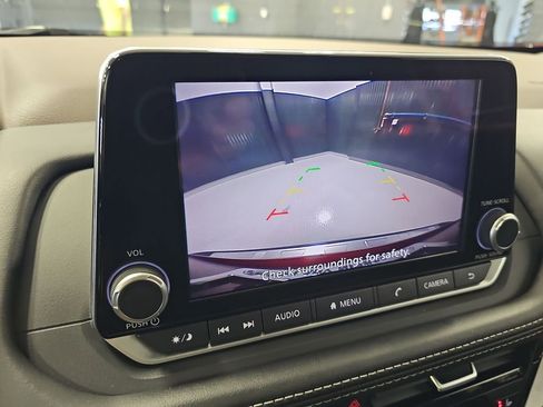 Used 2023 Nissan Rogue SV w/ SV Premium Package image 38