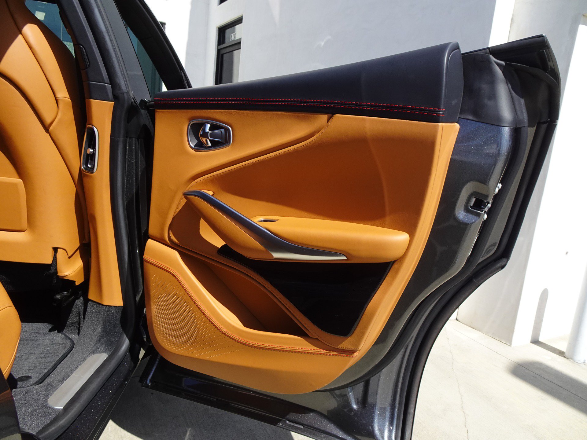 Used 2022 Aston Martin DBX AWD/4WD image 20