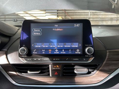 Used 2025 Nissan Altima 2.5 SV image 24