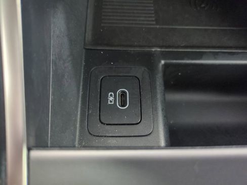 Used 2025 Land Rover Range Rover Velar Dynamic SE image 28