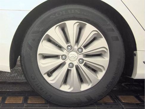 Used 2017 Hyundai Sonata SE image 11