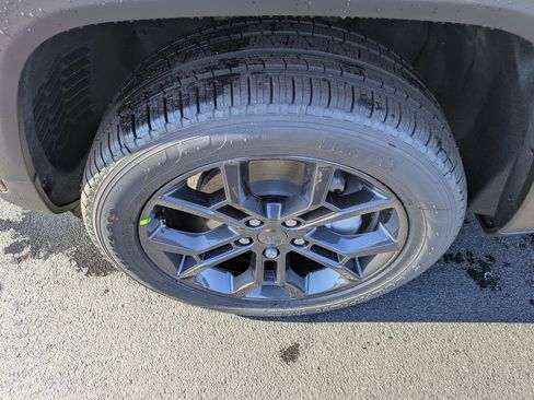 New 2025 Jeep Grand Cherokee Limited image 9