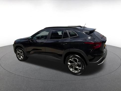 Used 2025 Chevrolet Trax LT FWD image 10