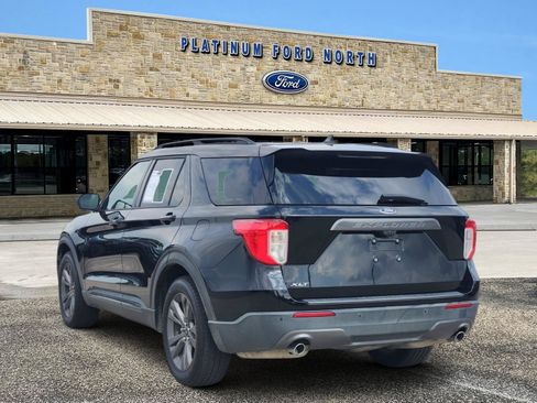 Used 2021 Ford Explorer XLT w/ Equipment Group 202A RWD image 4