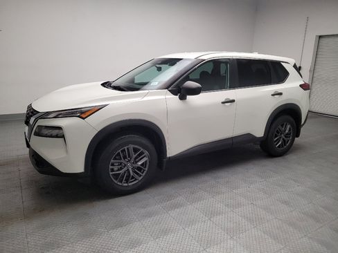 Used 2021 Nissan Rogue S FWD image 2