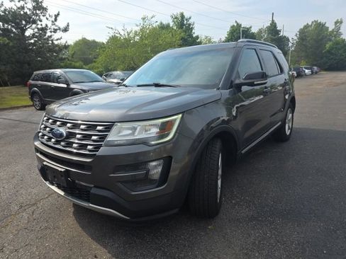 Used 2016 Ford Explorer XLT w/ Equipment Group 202A AWD/4WD image 5