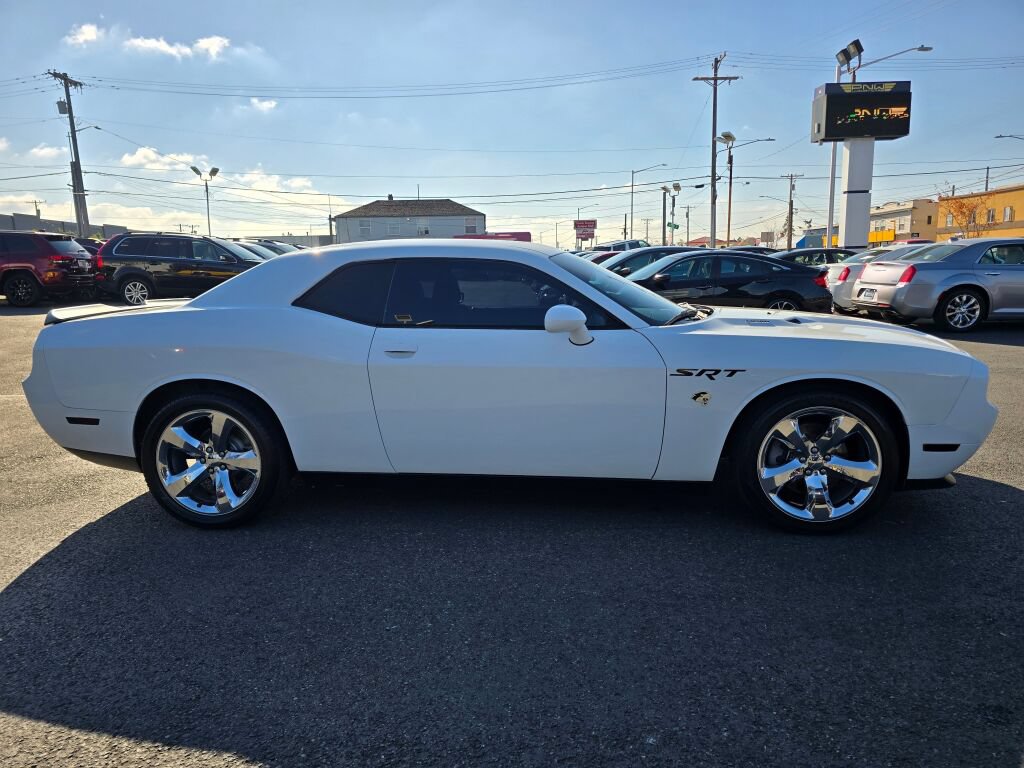 Used 2014 Dodge Challenger R/T RWD image 5