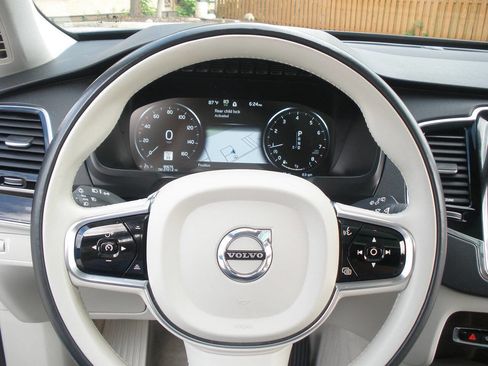 Used 2016 Volvo XC90 T6 Momentum w/ Momentum Plus Package AWD/4WD image 39