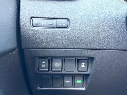 Used 2019 Nissan Rogue S FWD image 20