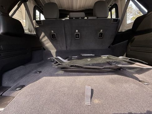 Used 2024 Jeep Wrangler Unlimited image 15