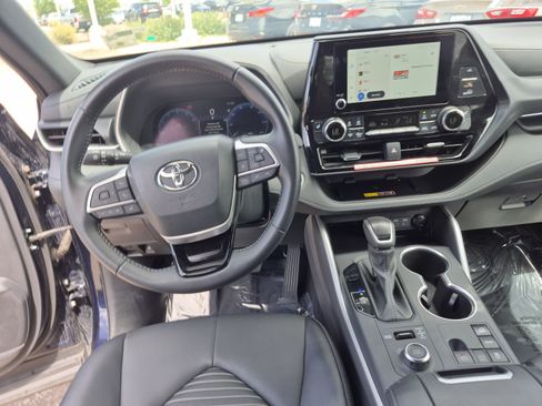 Certified 2025 Toyota Highlander XSE AWD/4WD image 18