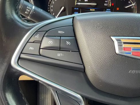 Used 2018 Cadillac XT5 FWD image 17