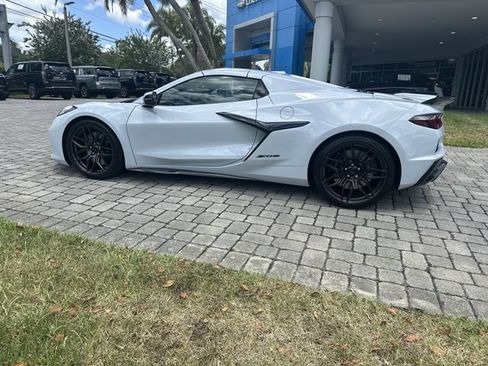 Used 2023 Chevrolet Corvette Z06 RWD image 30