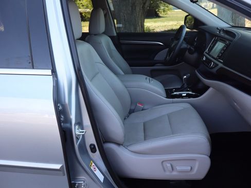 Used 2014 Toyota Highlander Limited FWD image 24