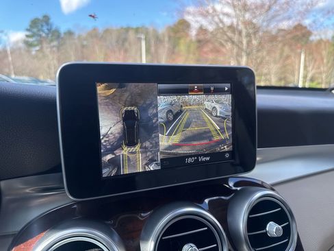 Used 2019 Mercedes-Benz GLC 300 4MATIC image 4