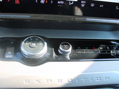 Certified 2025 Ford Expedition Max Active AWD/4WD image 30