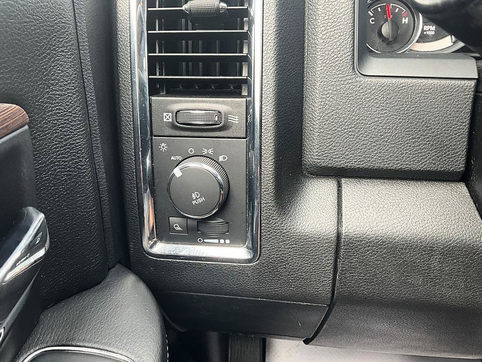 Used 2016 RAM 1500 Laramie w/ Convenience Group AWD/4WD image 19