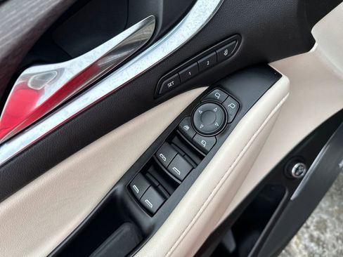 Used 2023 Buick Enclave Avenir w/ Avenir Technology Package image 11