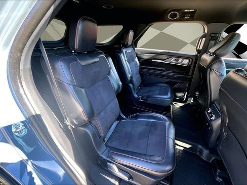 Used 2025 Ford Explorer ST image 27