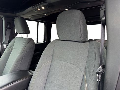 Used 2024 Jeep Wrangler Sport S image 13