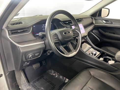 Used 2022 Jeep Grand Cherokee Limited AWD/4WD image 9