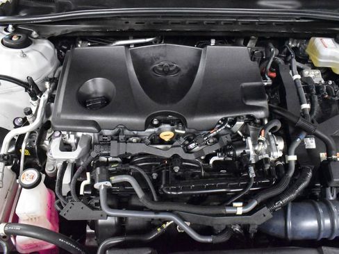 Used 2022 Toyota Camry XSE w/ Cold Weather Package image 10