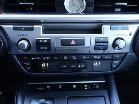 Used 2017 Lexus ES 350 w/ Ultra Luxury Package image 27