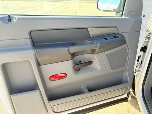 Used 2007 Dodge Ram 1500 Truck ST w/ SXT Group image 13