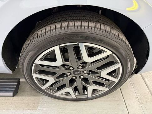 New 2026 Ford Expedition Platinum image 5