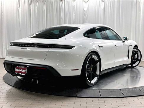 Used 2022 Porsche Taycan image 10