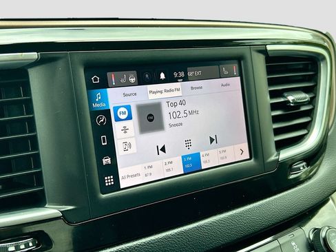Used 2022 Chrysler Voyager LX FWD image 14