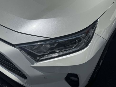 Used 2019 Toyota RAV4 Limited AWD/4WD image 9