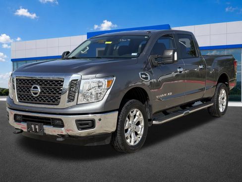 Used 2018 Nissan Titan SV w/ SV Convenience Package AWD/4WD image 3