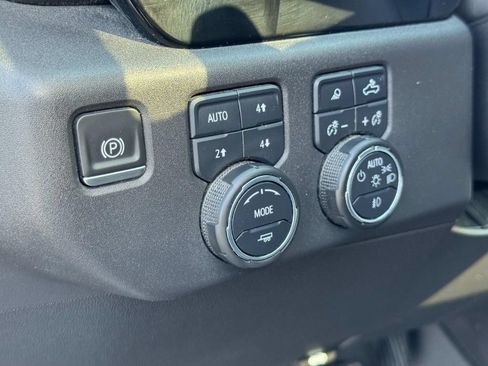 Used 2022 Chevrolet Silverado 1500 LTZ w/ LTZ Premium Package AWD/4WD image 17