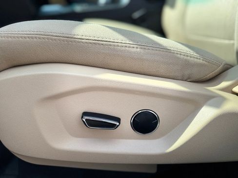 Used 2017 Ford Explorer XLT image 18